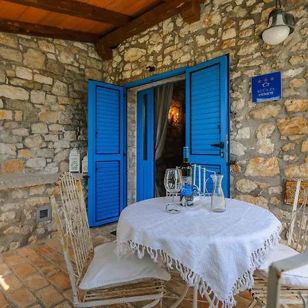Faszinierende Mit Sauna, Meerblick, Dampfbad, Privatpool, Bbq Holiday home Porec