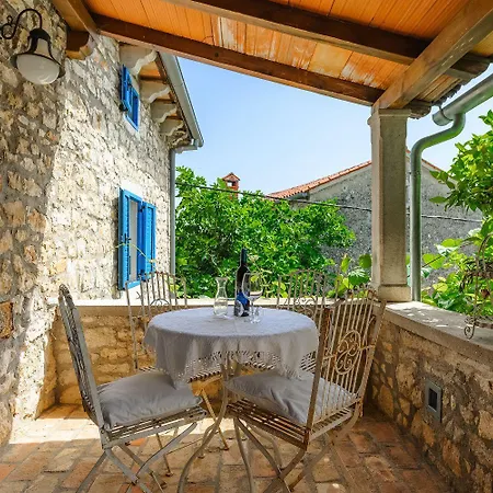 Holiday home Faszinierende Mit Sauna, Meerblick, Dampfbad, Privatpool, Bbq Porec